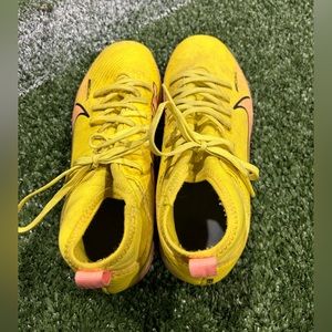 Nike Mercurial indoor soccer cleats / Futsol shoes yellow size 4Y